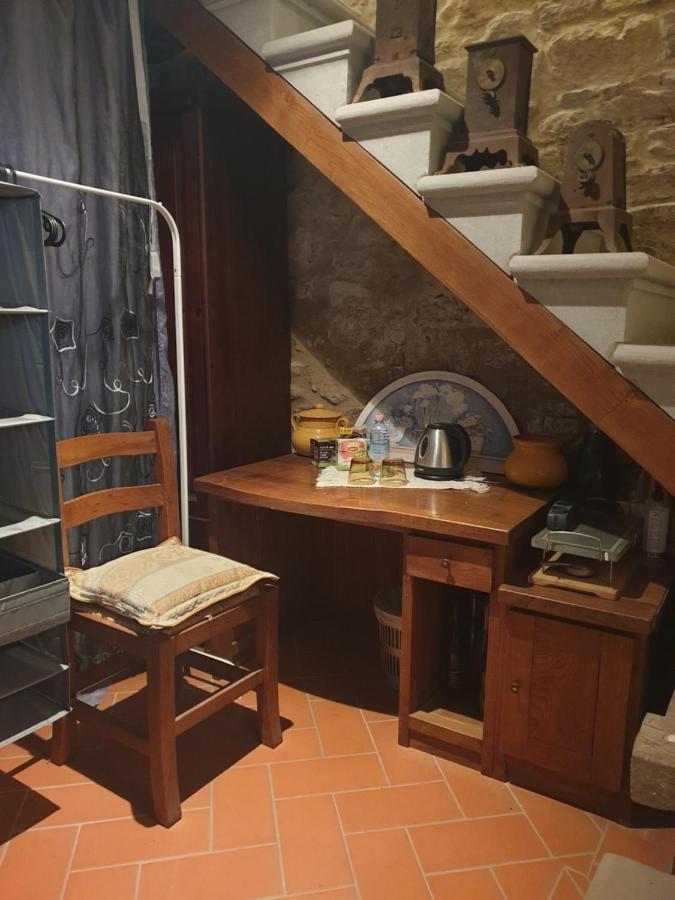 Helga'S House- Una Finestra Sul Borgo Ambra المظهر الخارجي الصورة